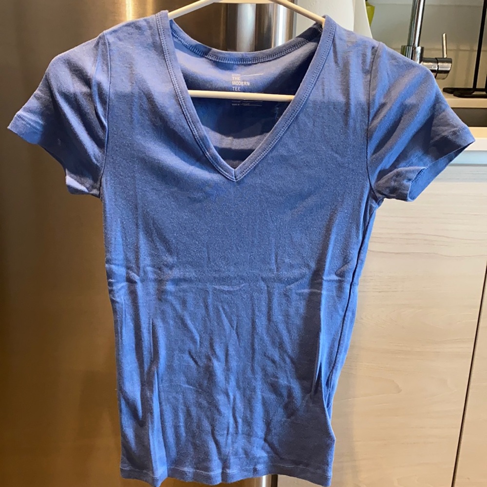 gap women’s size S sky blue short sleeve shirt worn once v neck